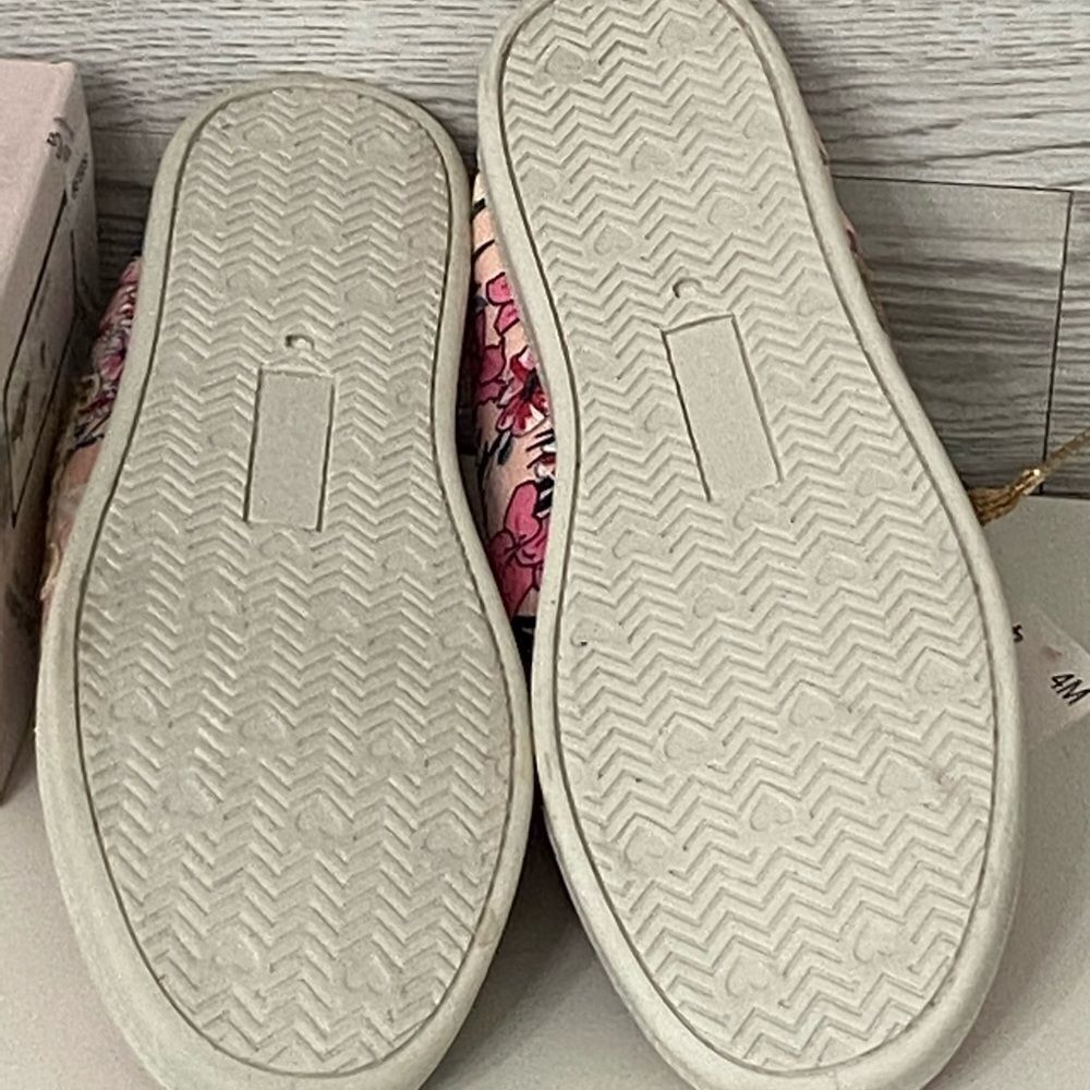 NEW Juicy Couture Girls Floral Sneaker Shoes 4M - Picture 7 of 7